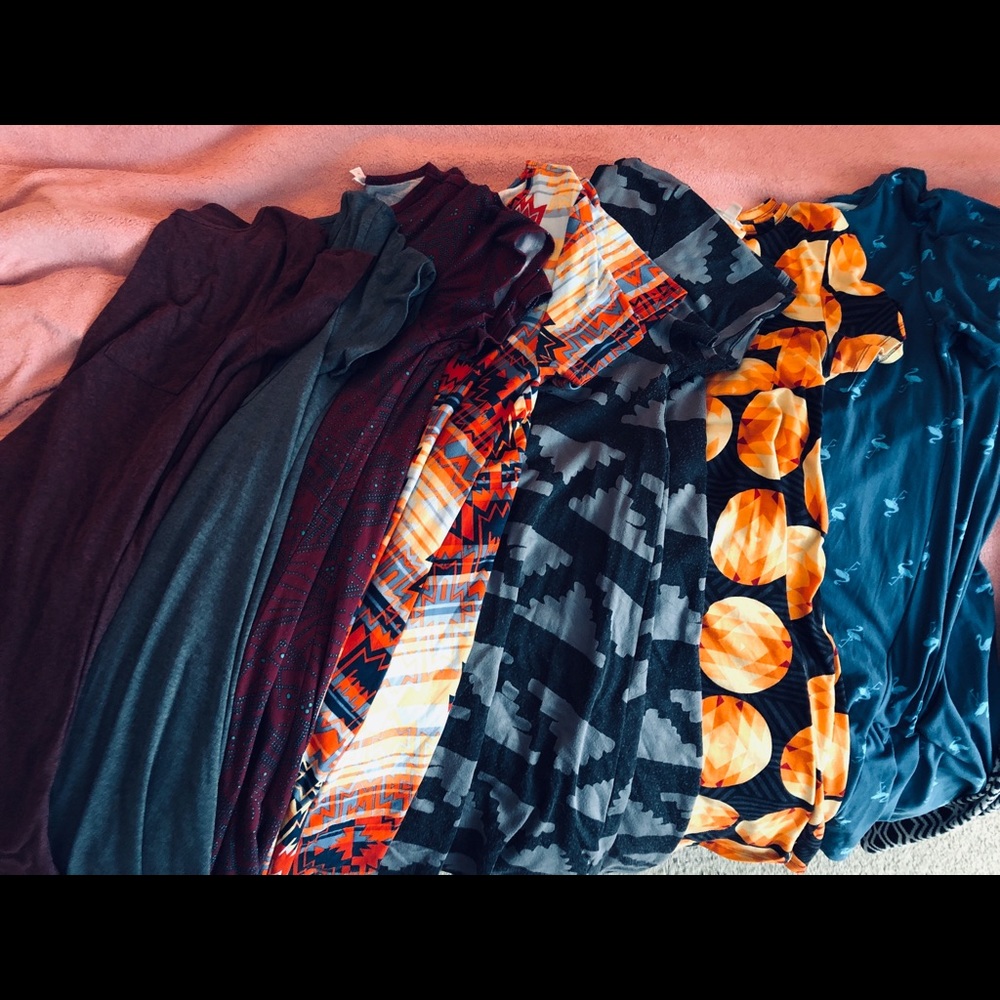 Lularoe Carly - Med. 3) Raspberry with teal dot